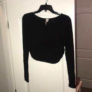 Black long sleeve cropped top